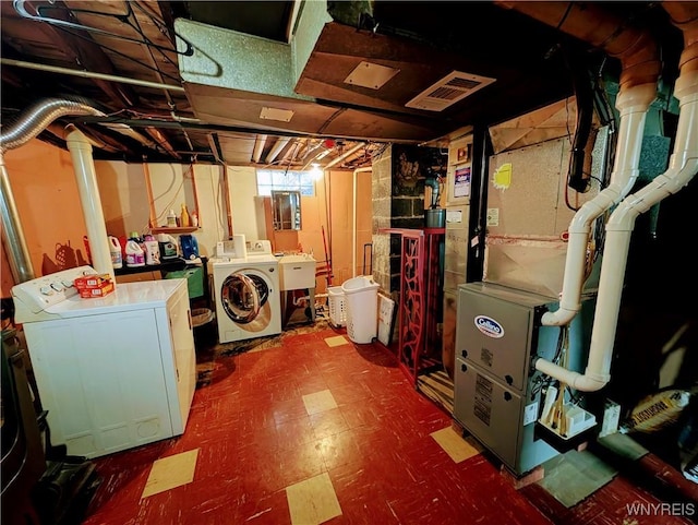 basement with washing machine and dryer