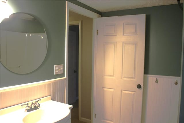 bathroom featuring sink