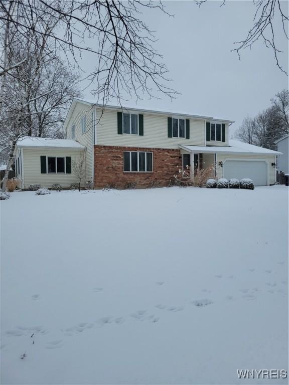 view of front facade with a garage