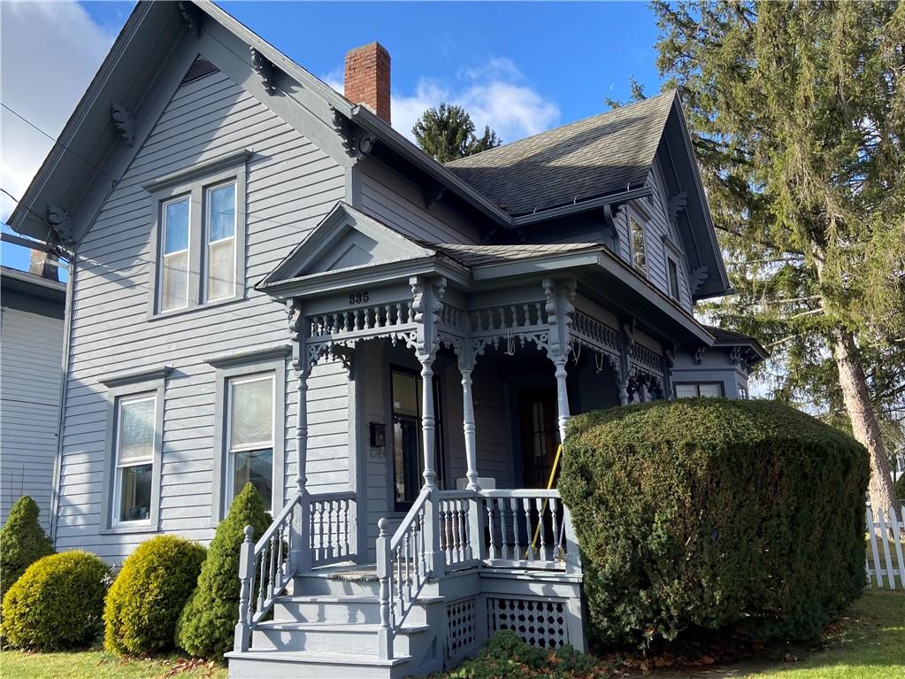 view of front facade with a porch