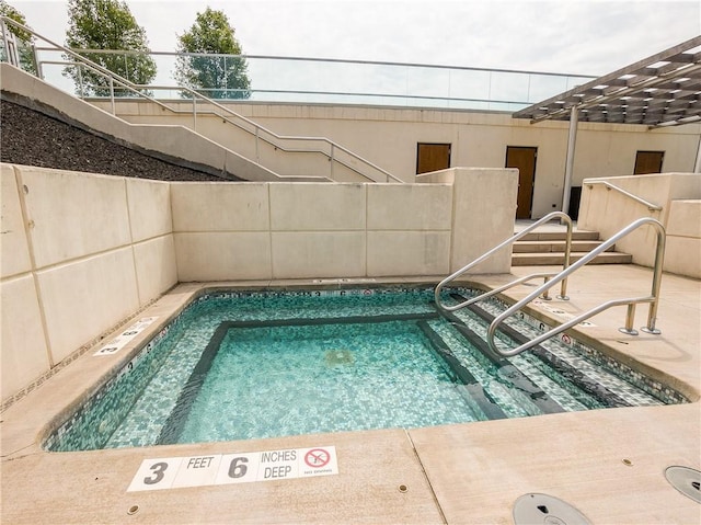 view of pool featuring an in ground hot tub