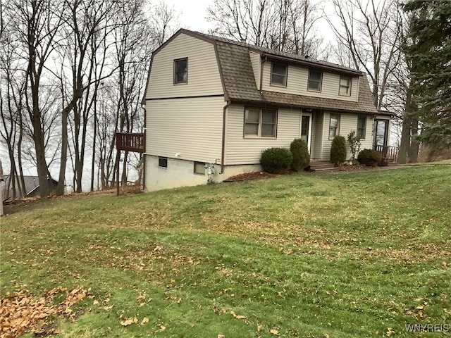 front of property featuring a front yard