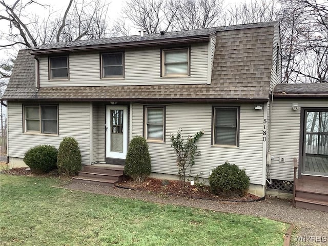 view of front property featuring a front yard