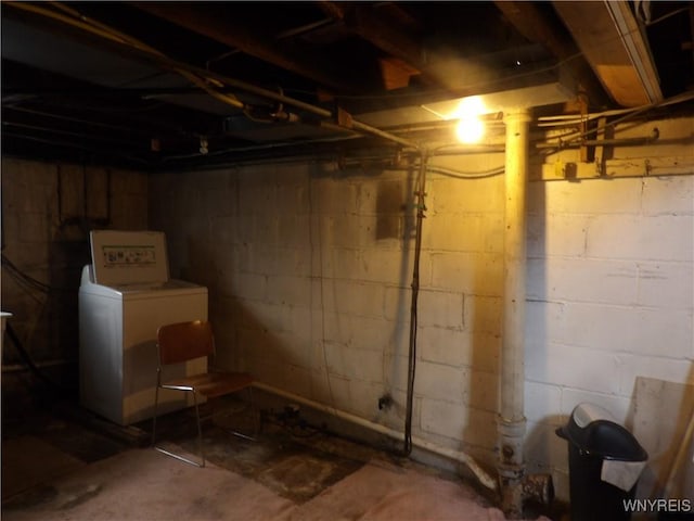 basement with washer / clothes dryer