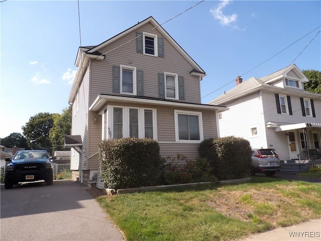 front facade with a front yard