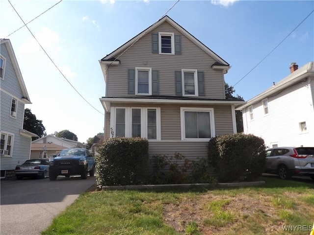 view of front property featuring a front yard