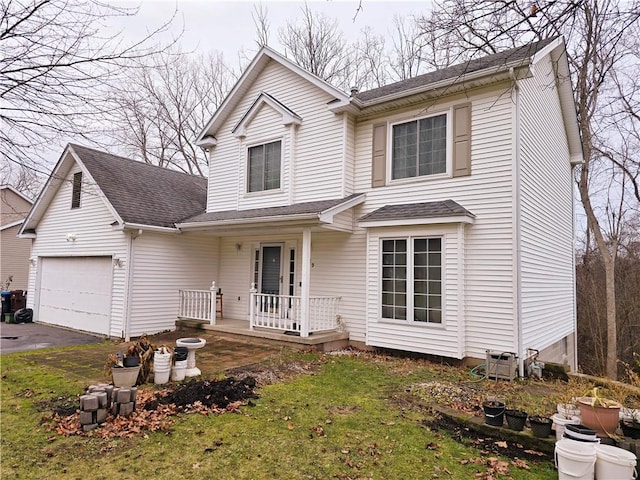 view of front facade featuring a front lawn and a garage