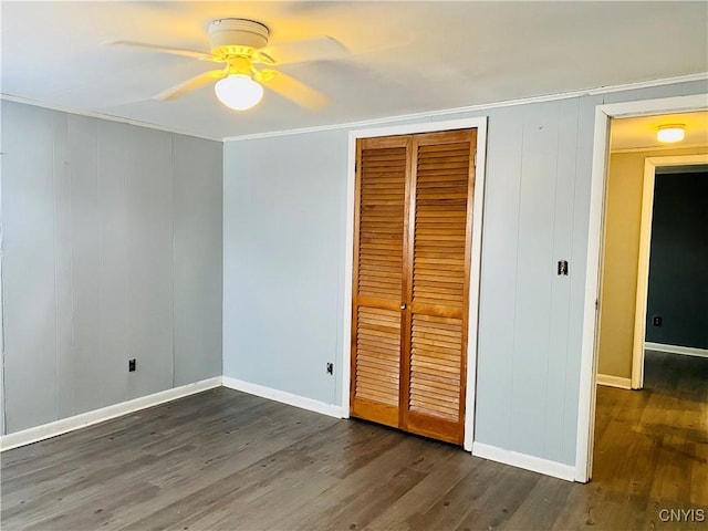 unfurnished bedroom with ceiling fan, dark hardwood / wood-style floors, and a closet