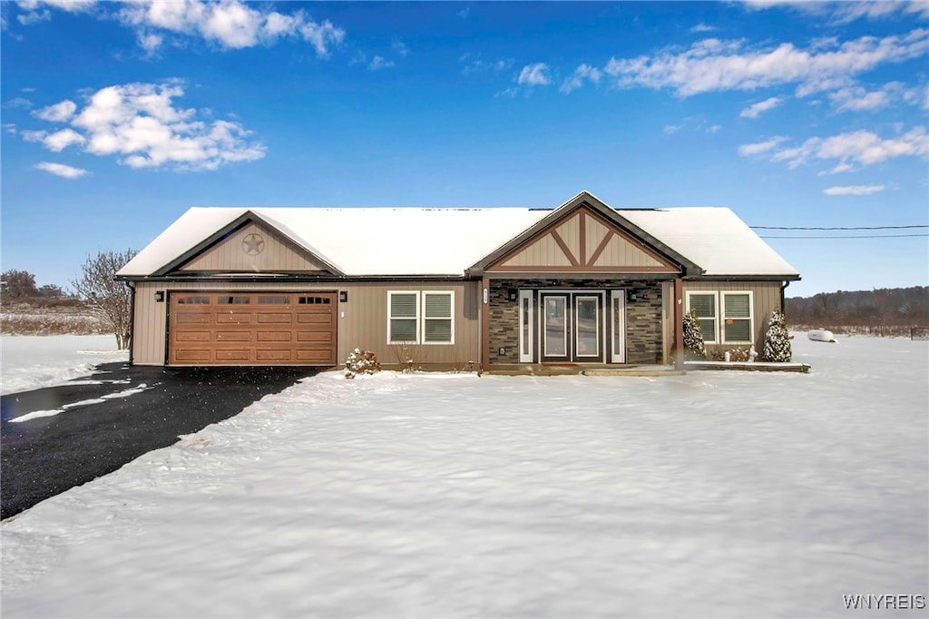 view of front facade with a garage