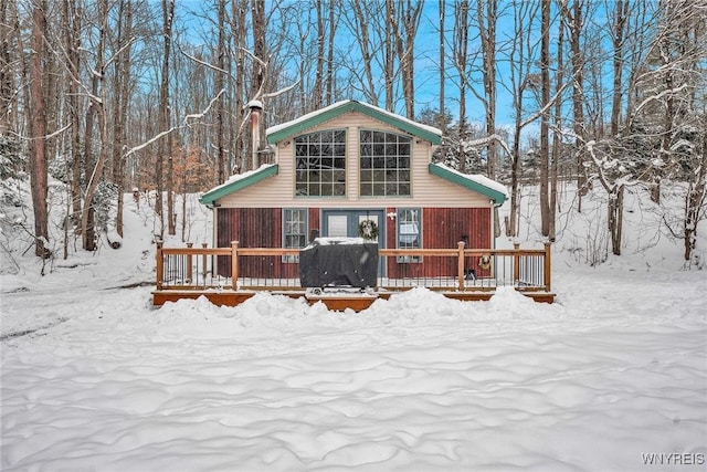 view of front of property featuring a wooden deck