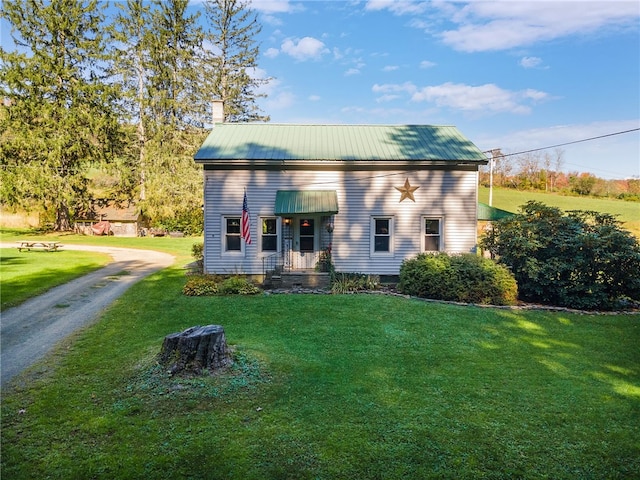 view of front of house featuring a front yard