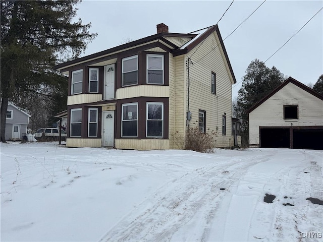 view of front property featuring a garage