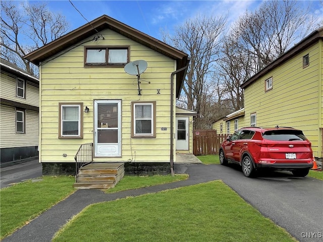 view of front of home with a front yard