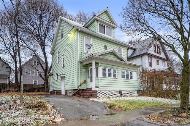 view of front of property