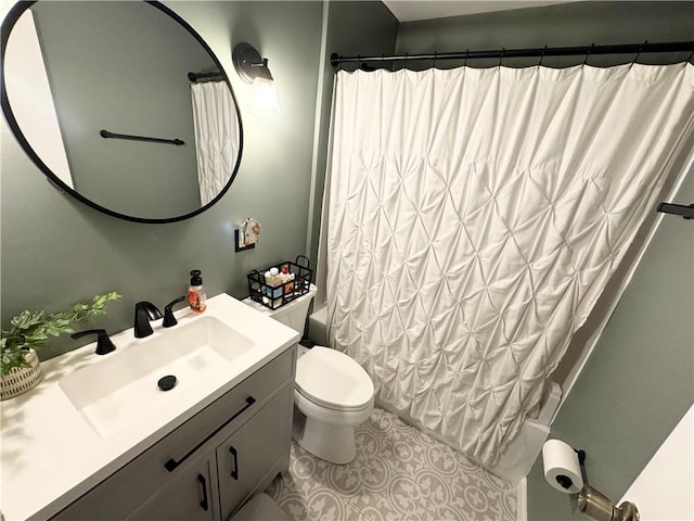 full bathroom with shower / bath combination with curtain, vanity, and toilet