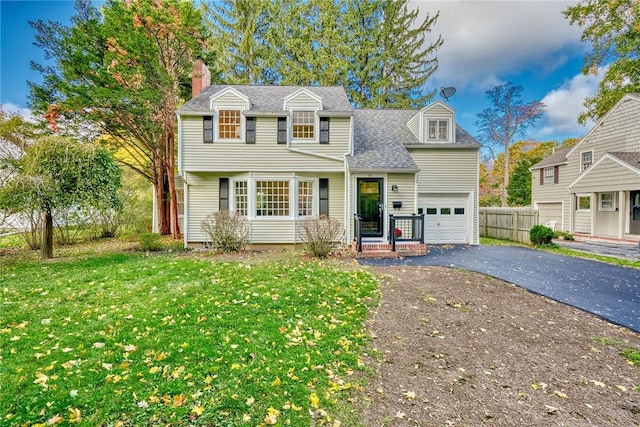 view of front of home featuring a front lawn