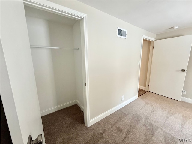 unfurnished bedroom with carpet flooring and a closet