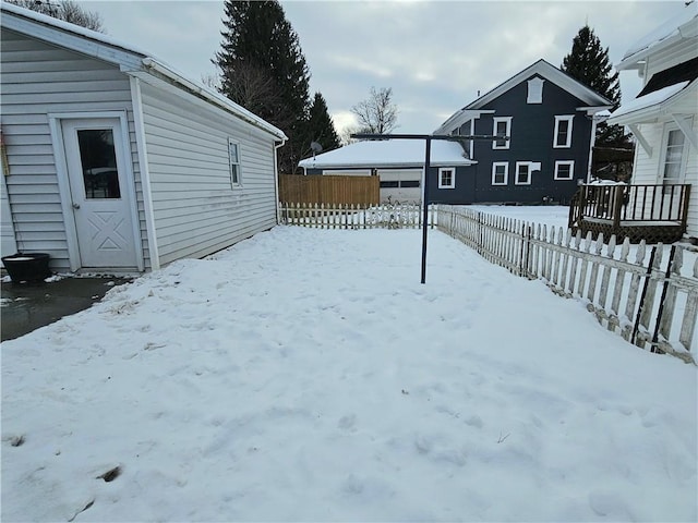 view of yard layered in snow