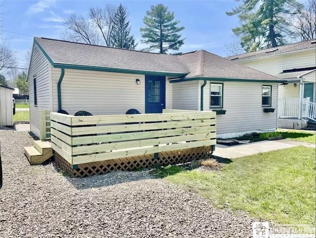 view of front of house with a front yard