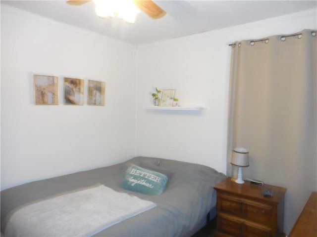 bedroom featuring ceiling fan