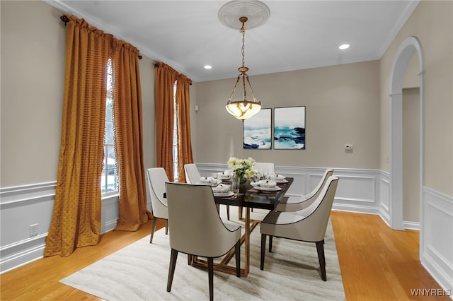 dining room featuring light hardwood / wood-style flooring and ornamental molding