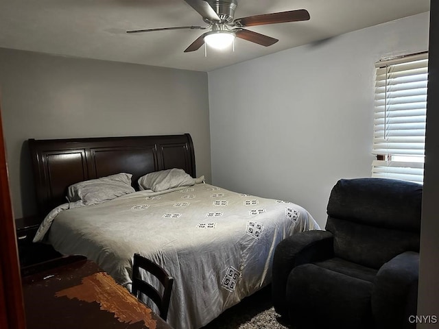 bedroom with ceiling fan