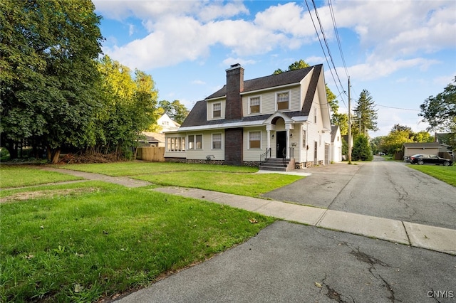 view of front facade with a front yard