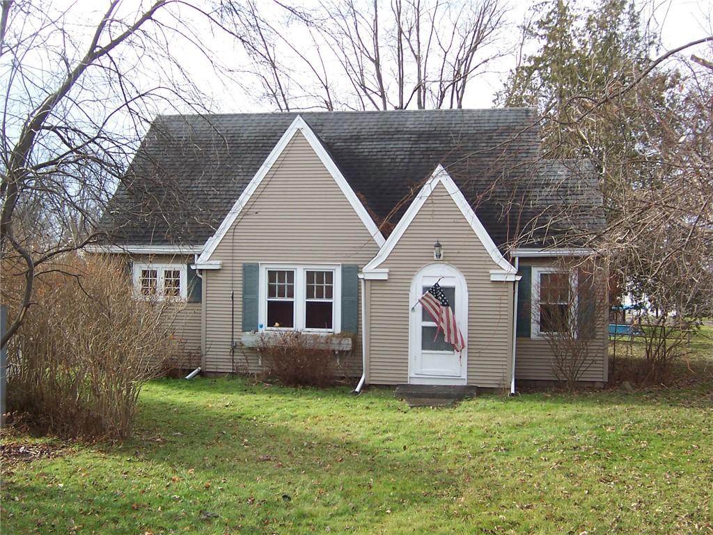 view of front of home with a front yard