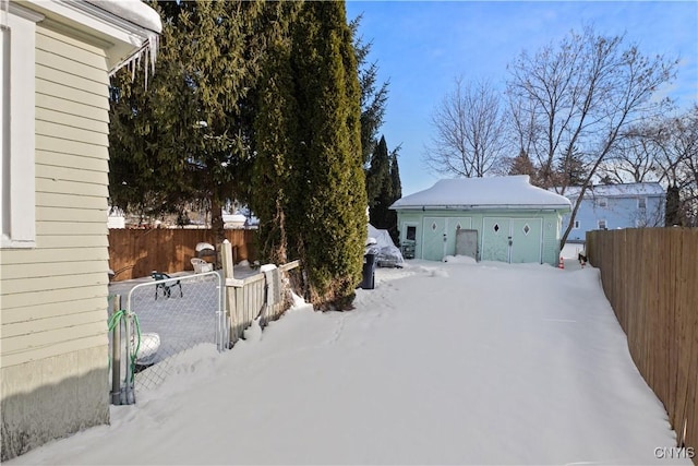 view of yard layered in snow