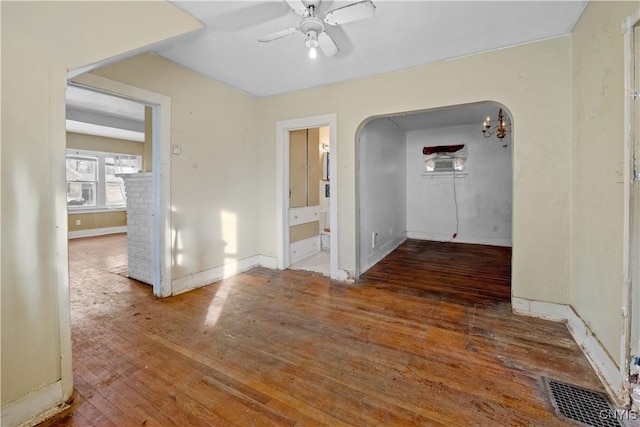 empty room featuring dark hardwood / wood-style floors and ceiling fan