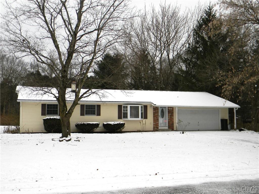 ranch-style home featuring a garage