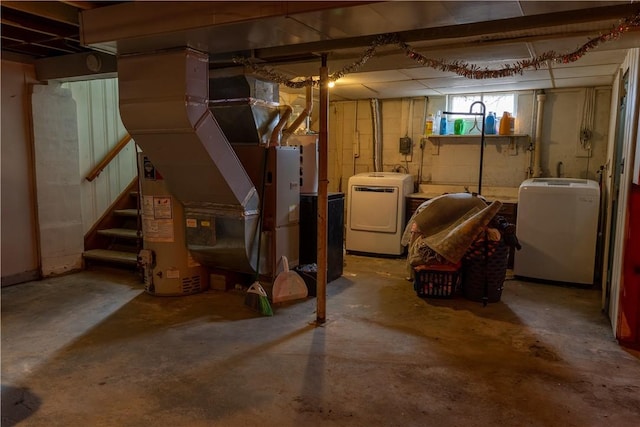 basement with washer / clothes dryer