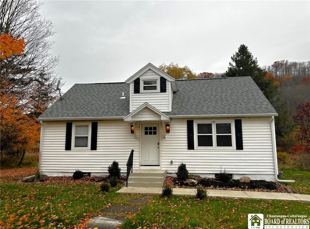 view of front of property featuring a front yard