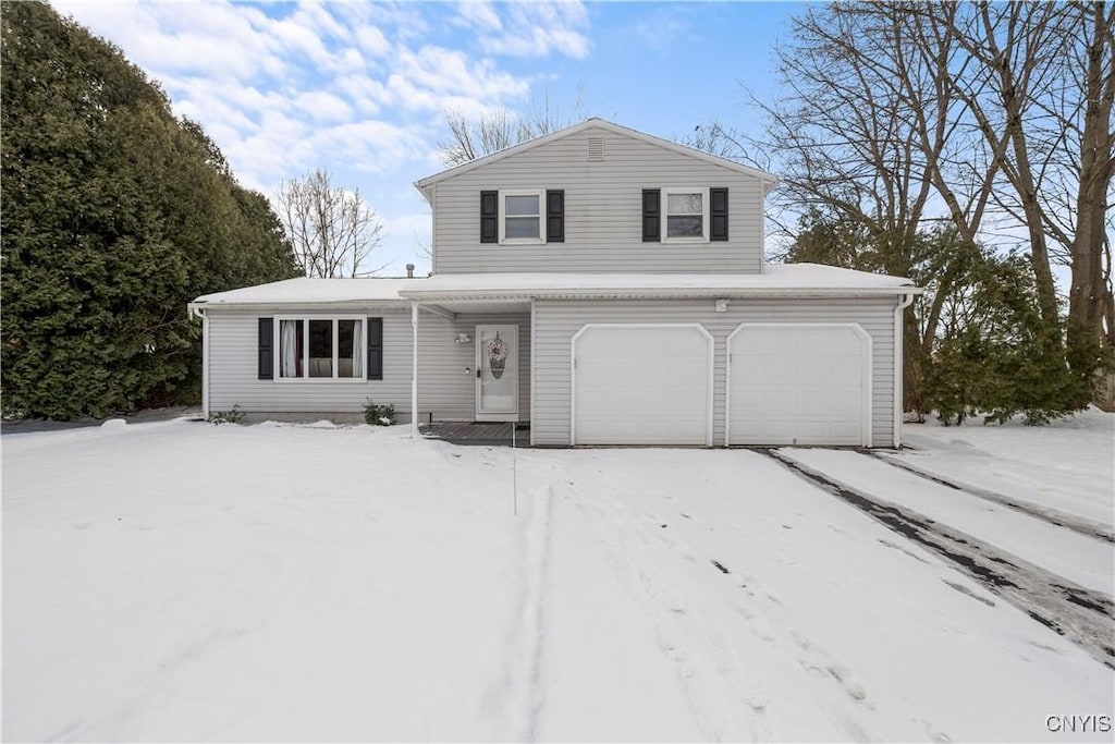 view of front facade featuring a garage