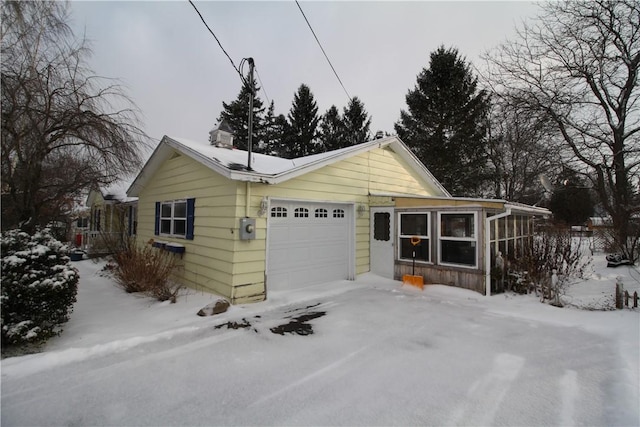 view of front facade with a garage