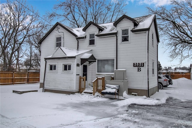 view of front of property