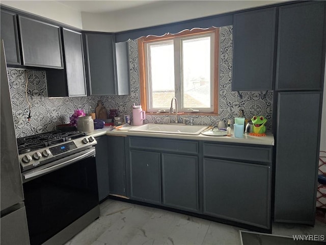 kitchen with stainless steel appliances, sink, and backsplash