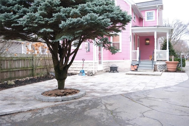 entrance to property featuring a patio