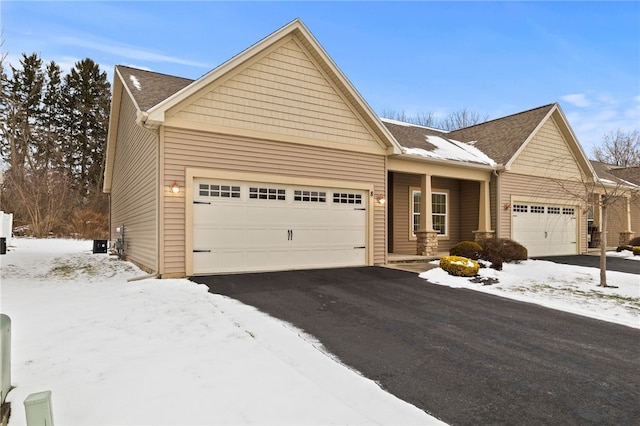 view of front facade featuring a garage