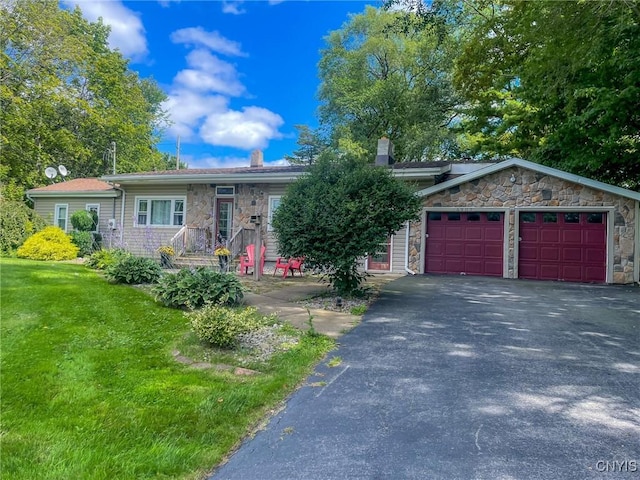 view of front facade featuring a front yard and a garage