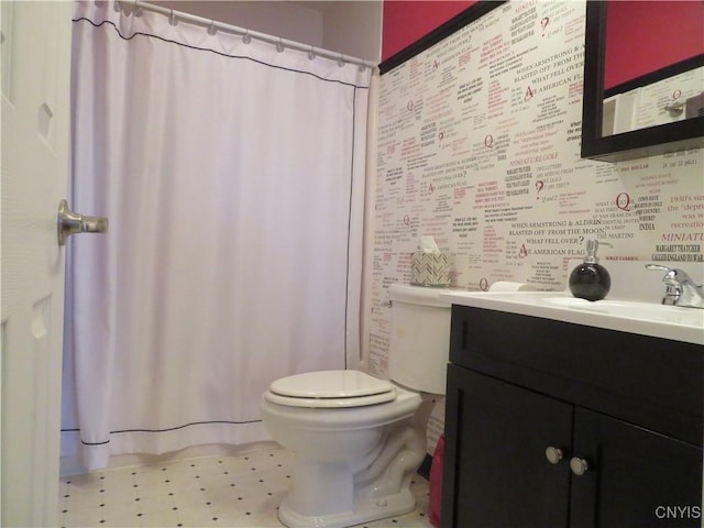 bathroom with toilet, a shower with shower curtain, and vanity