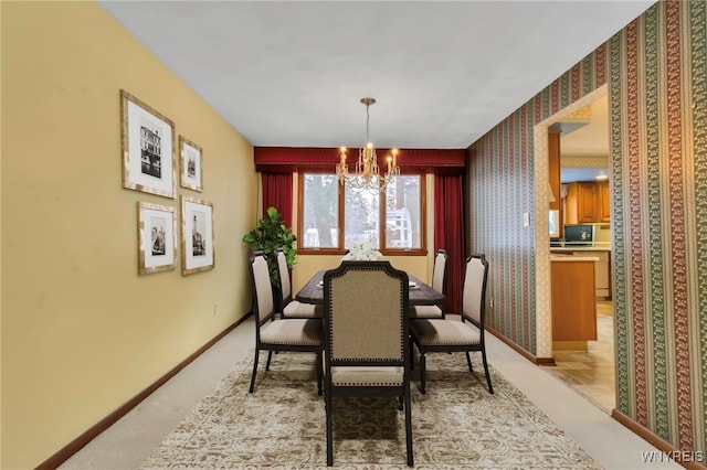 dining space with a notable chandelier