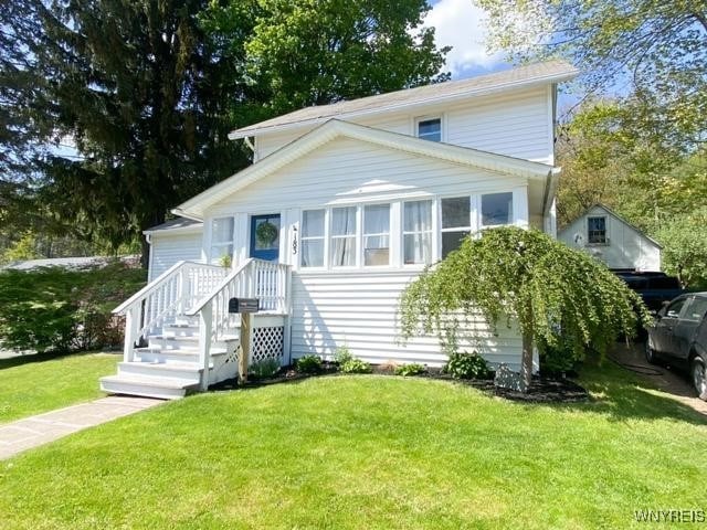 view of front of home with a front yard