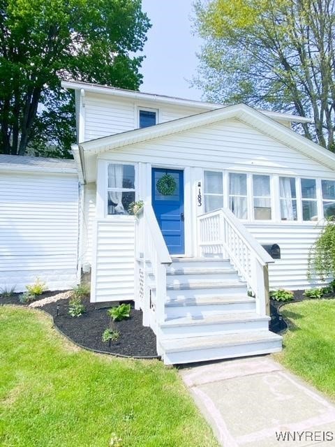 view of front of property with a front lawn