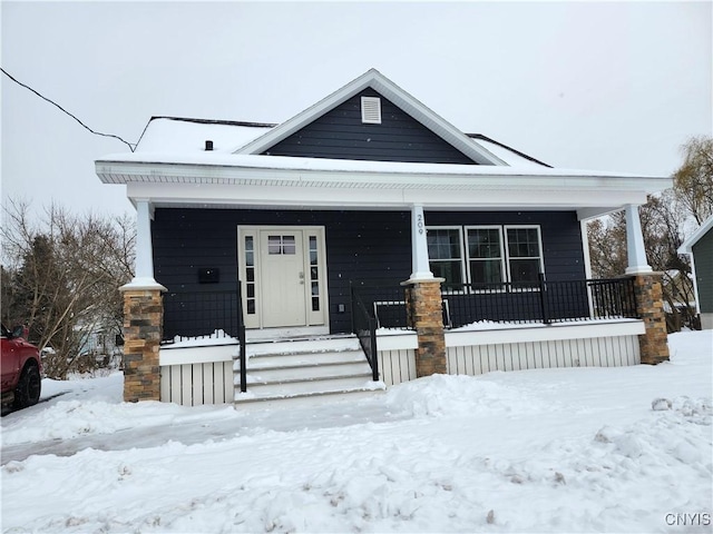 view of front of property featuring a porch