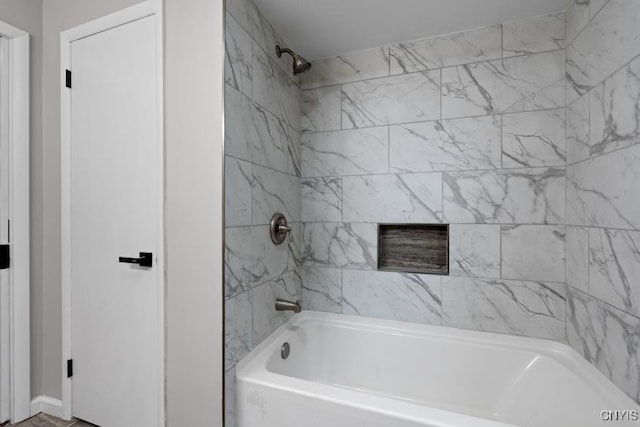 bathroom with tiled shower / bath