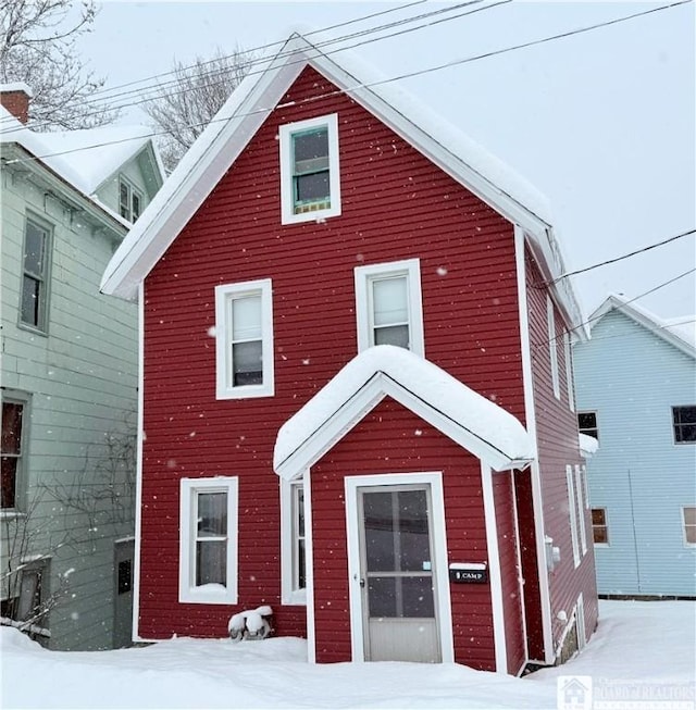 view of front facade