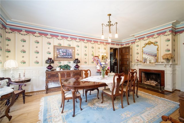 dining room featuring crown molding and hardwood / wood-style floors