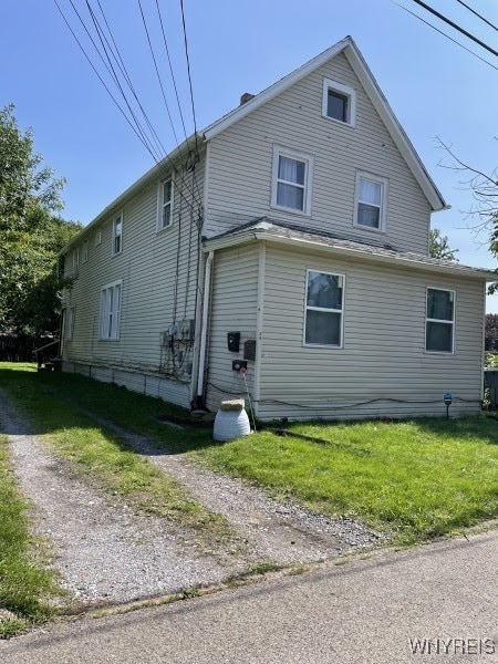 back of house featuring a yard