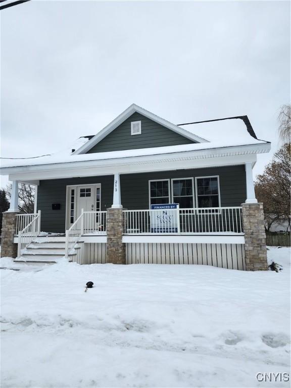 view of front of house featuring covered porch